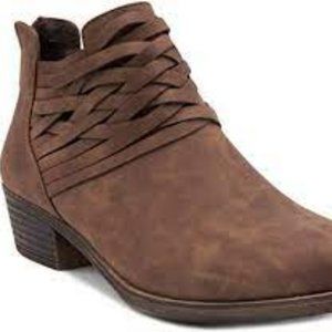 RAMPAGE BLOCK HEEL ANKLE BOOT -